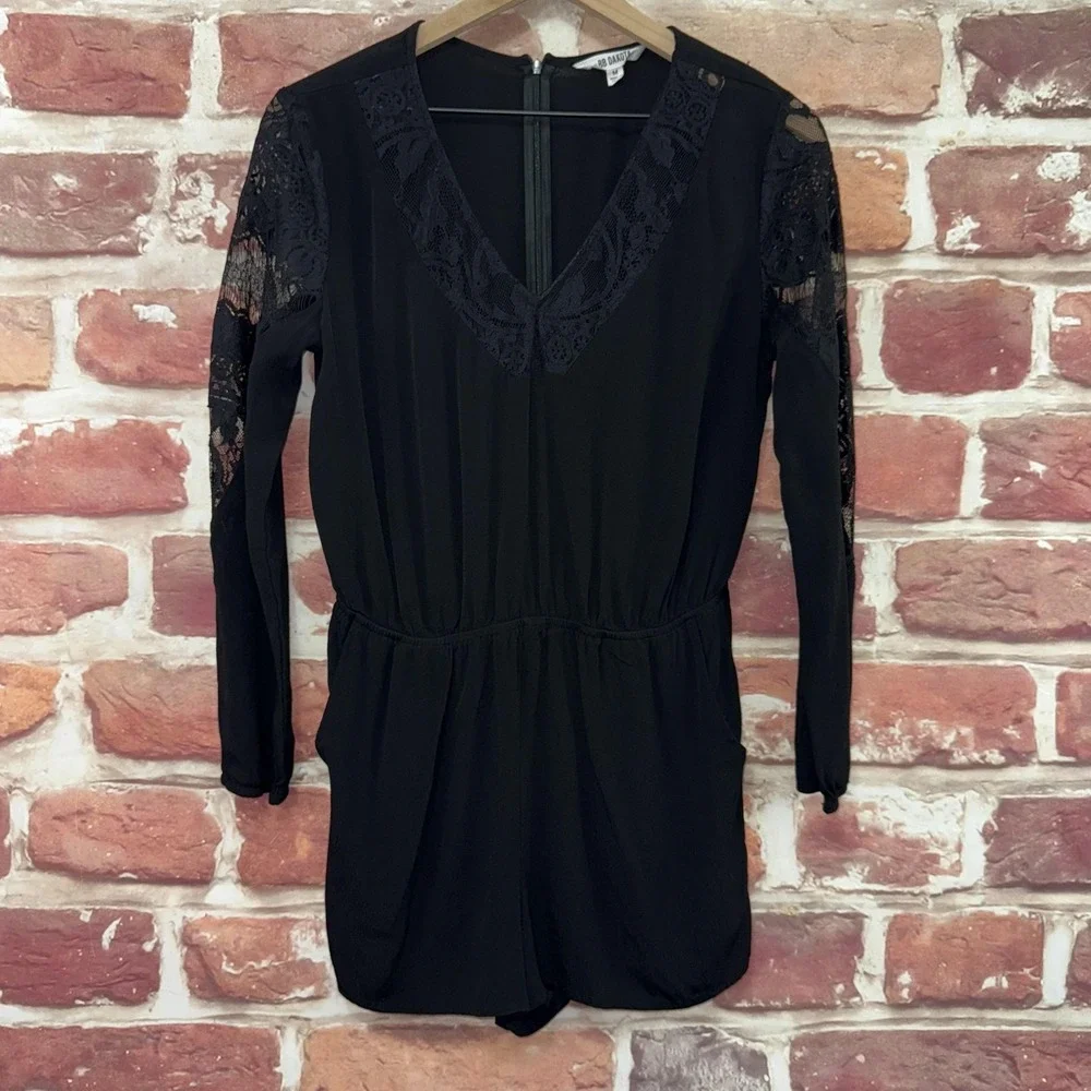 BB Dakota Shorts Romper Women's Medium Black Floral Lace Accent Pocketed Casual